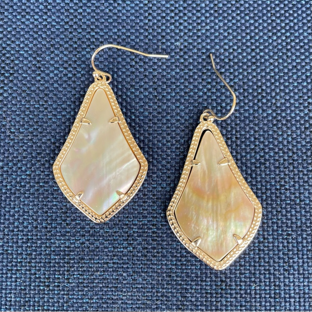 Kendra Scott Alex earrings, rose gold and mother of pearl